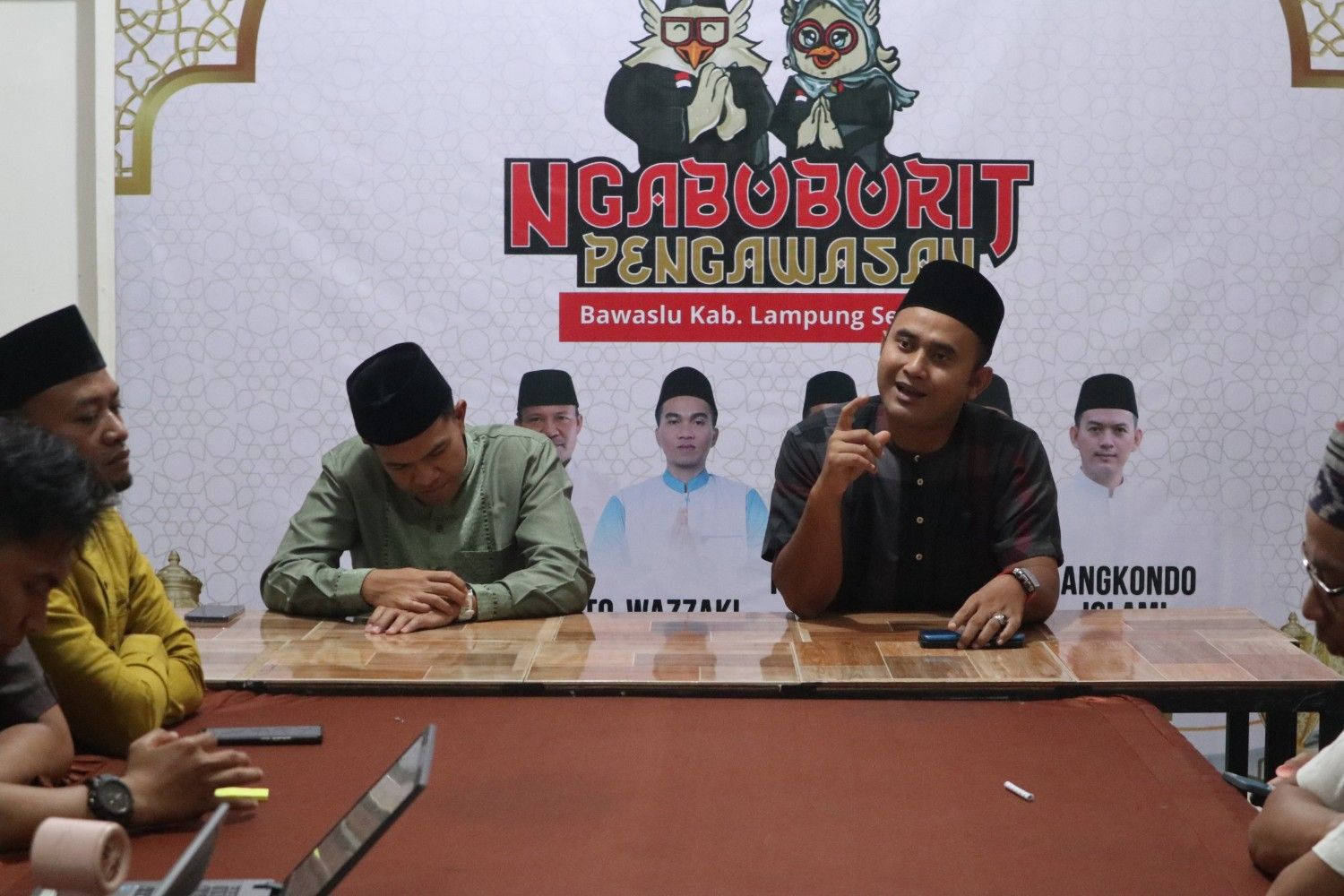 Foto: Ngabuburit pengawasan