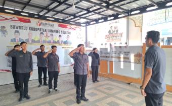 Bawaslu Lampung Selatan Laksanakan Apel Pagi, Perkuat Disiplin dan Soliditas Jajaran